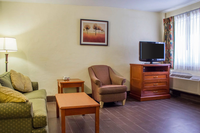 Ramada by Wyndham Tempe Near ASU - photo 13