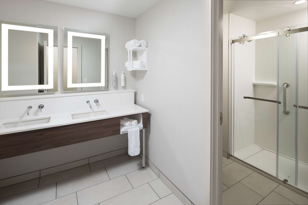 Hampton Inn & Suites by Hilton Rochester Downtown - photo 33