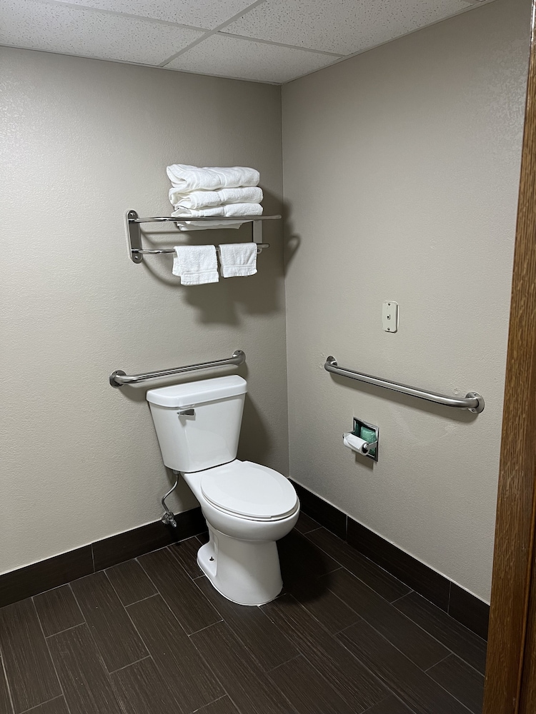 Westbridge Inn & Suites - photo 36
