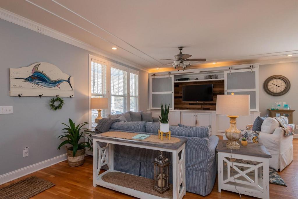 The Sassy Seahorse by Oak Island Accommodations - photo 18