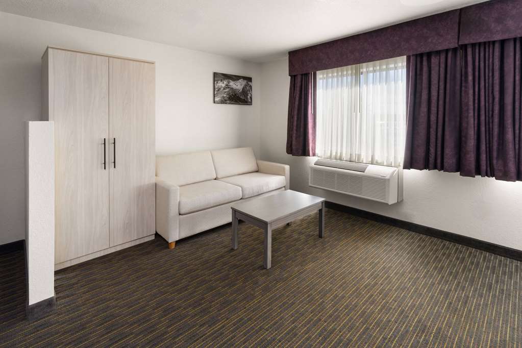 SYLO Hotel Denver Airport a Ramada by Wyndham - photo 18