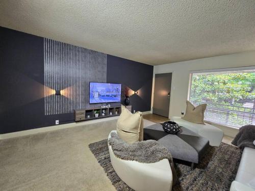 Stylish Galleria Condo 2BR 2BA Saltwater Pool Marquee Uptown — 4-Star Luxury Hotel in Houston, United States