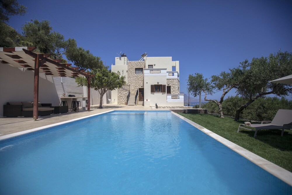 Villa Veghera — 4-Star Luxury Hotel in Kissamos, Greece