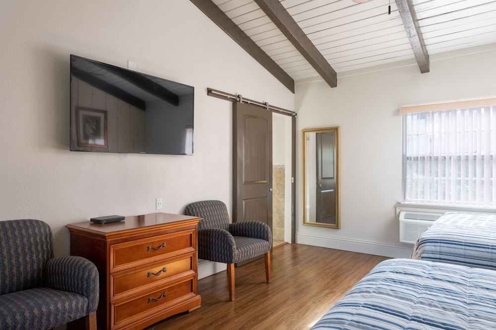 Suwannee Gables Motel and Marina - photo 8
