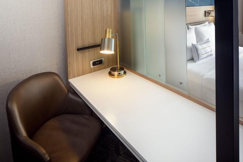 SpringHill Suites by Marriott New York JFK Airport Jamaica - photo 22