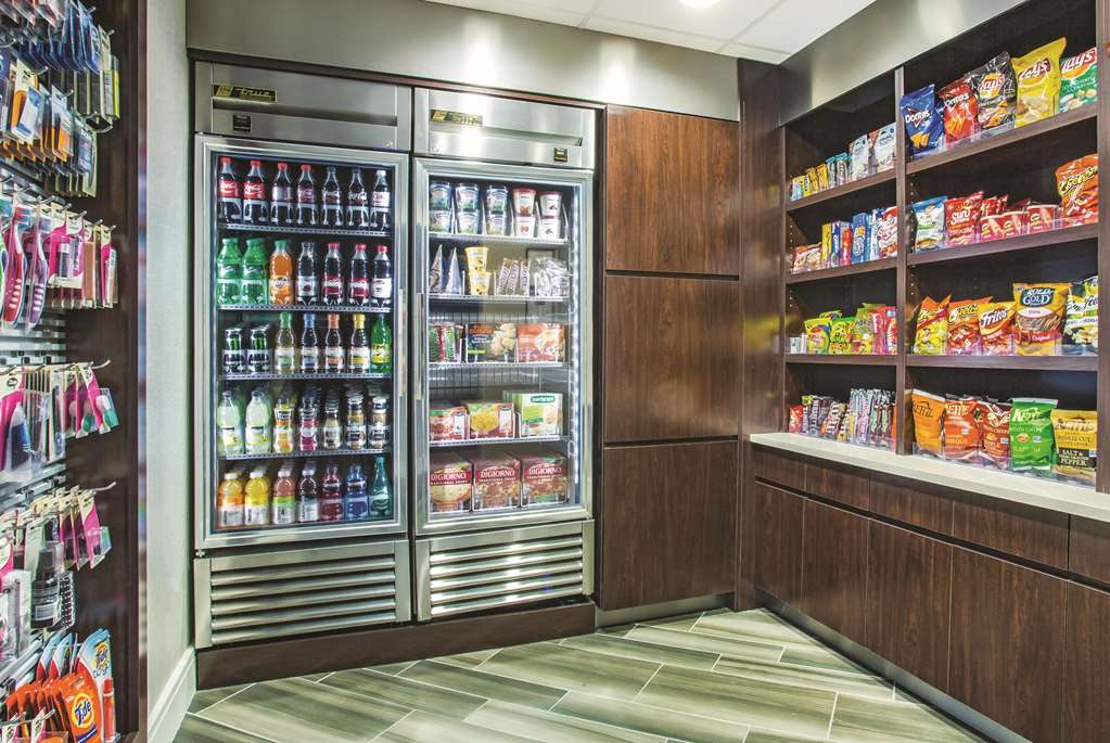 La Quinta Inn & Suites by Wyndham Las Vegas Summerlin Tech - photo 36