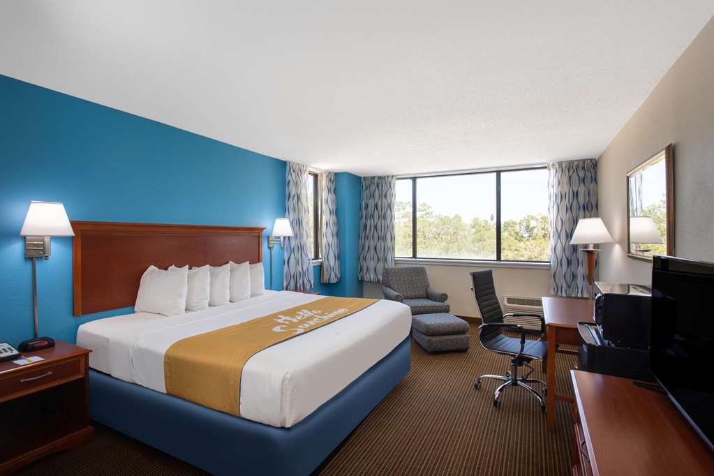 Days Inn & Suites by Wyndham Tallahassee Conf Center I 10 - photo 8