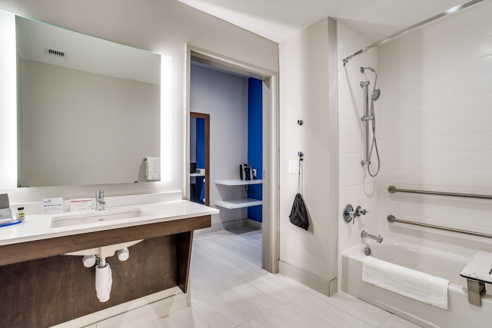 Holiday Inn Express & Suites Denton South by IHG - photo 16