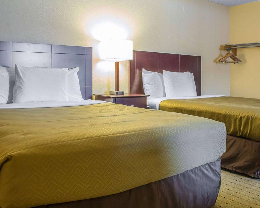 Econo Lodge Ames Area - photo 19