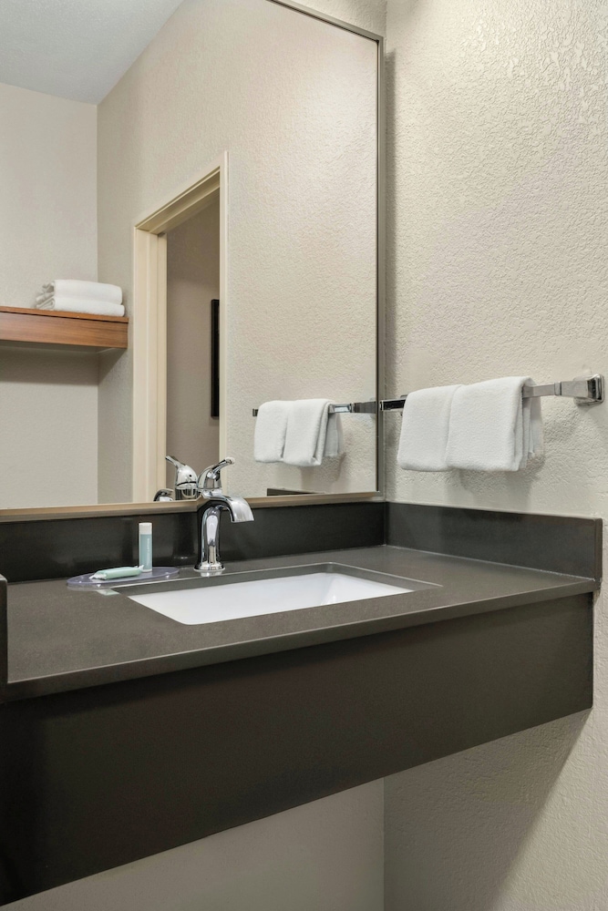Fairfield by Marriott Mt Pleasant - photo 26