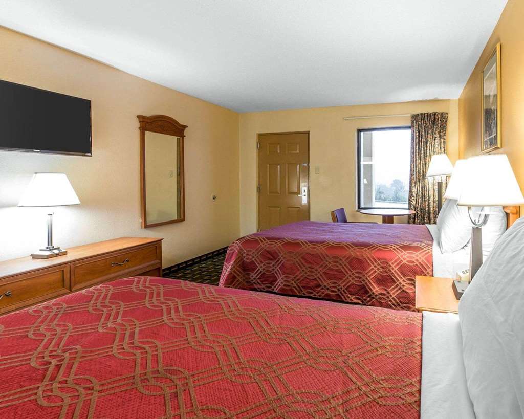 Econo Lodge Dalton West - photo 15