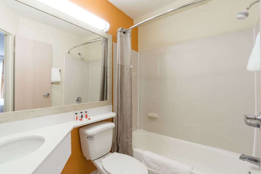 Days Inn by Wyndham Florence Cincinnati Area - photo 11
