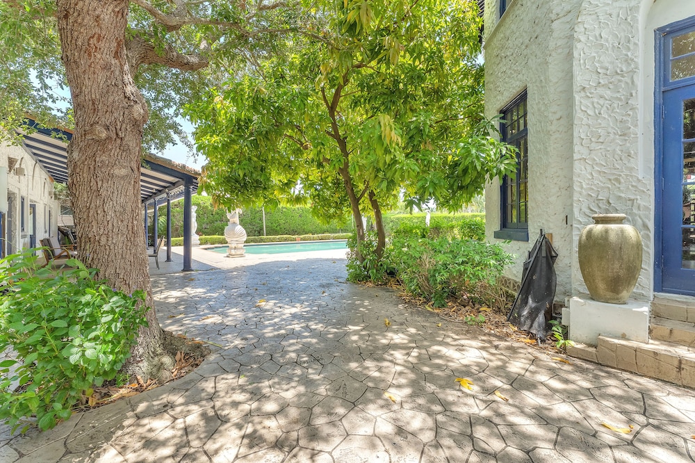 Young Mansion - photo 155