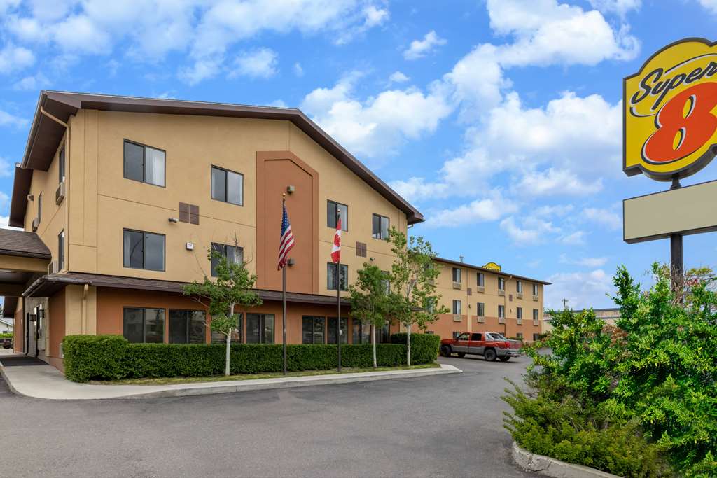 Super 8 by Wyndham Butte MT - photo 4