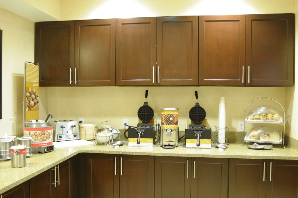 Hampton Inn & Suites Redding - photo 33