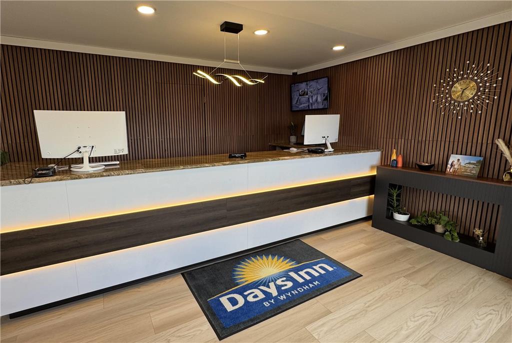 Days Inn by Wyndham Ridgecrest near China Lake Naval Station - photo 6