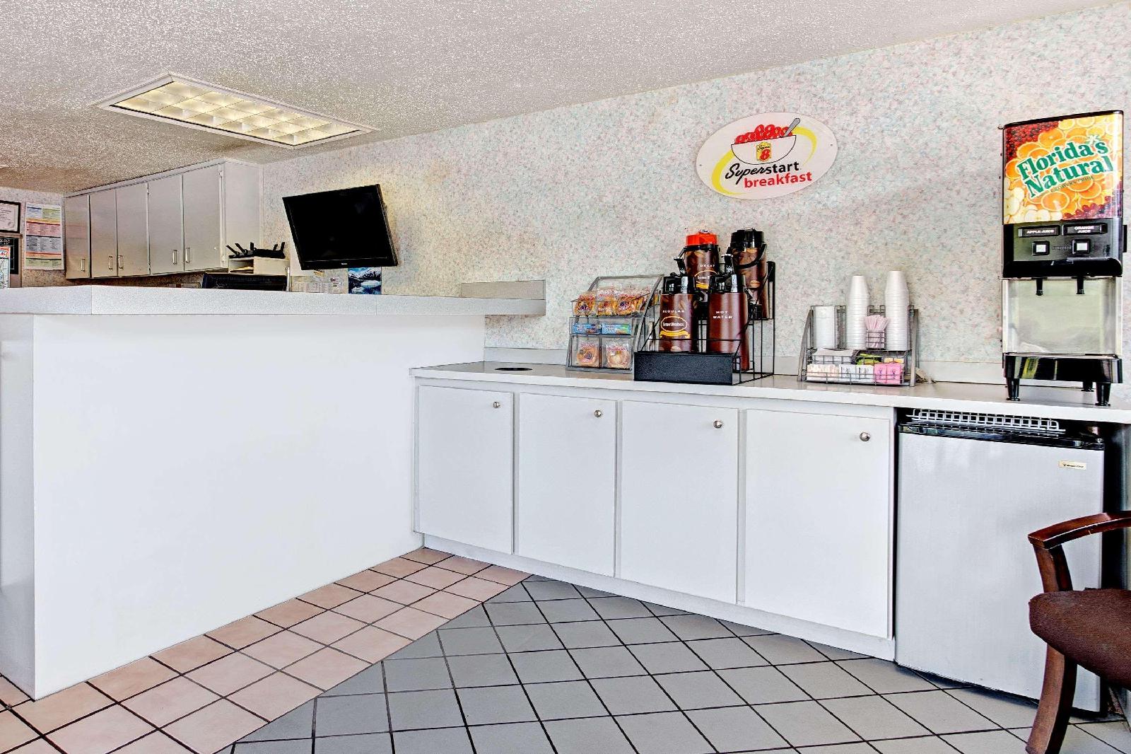 Super 8 Tampa U.S.F. Near Busch Gardens Downtown - photo 12