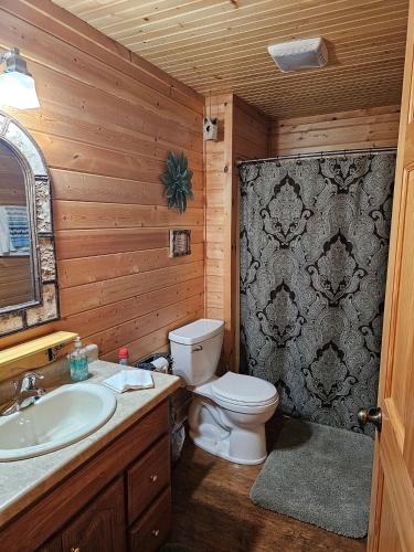 Butler's Bay Teal Lake 4 Bedroom Hotel Room by RedAwning - photo 16