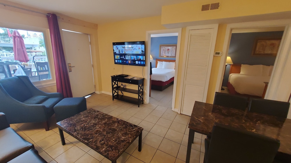 Sandbox Motel - photo 20