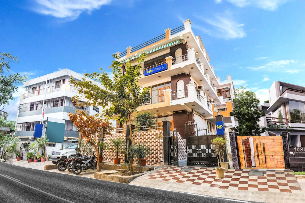 FabHotel Samridhi Residency - last minute hotel in Noida