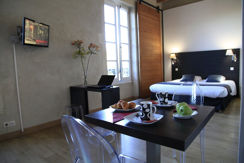 Apparthotel Odalys Le Cheval Blanc in Nimes, France