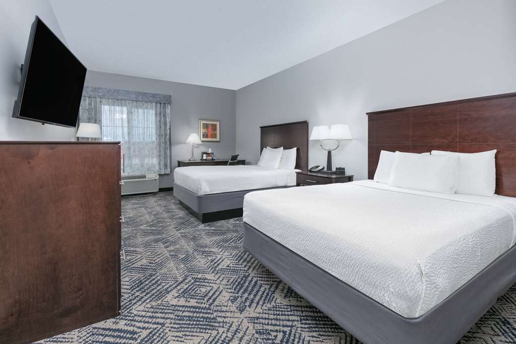 La Quinta Inn & Suites by Wyndham Tulsa Airpt Expo Square - photo 35