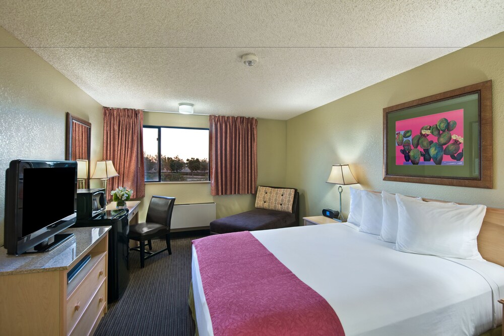 Oxnard Inn Lancaster - photo 8