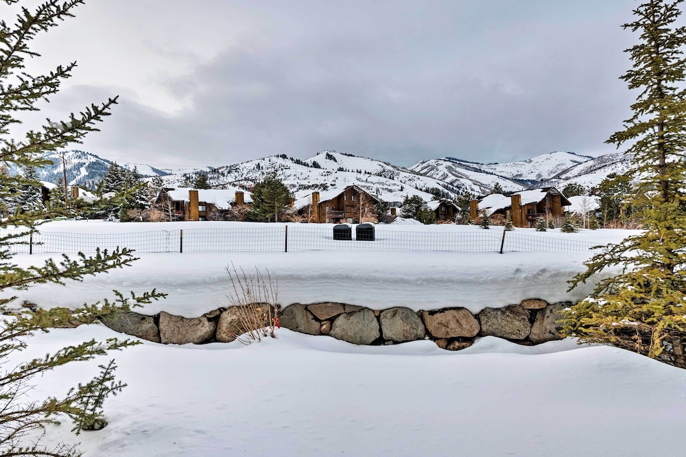 Luxe Canyons Ski Resort Condo Walk to Ski Lift - photo 17