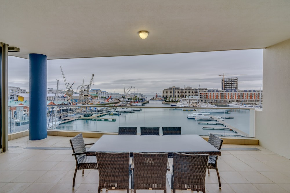 Mountain Marina Luxury Apartments — 4-Star Luxury Hotel in Cape Town, South Africa