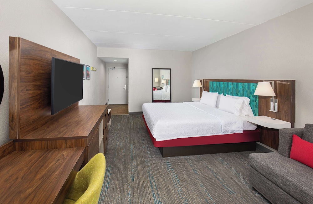 Hampton Inn Selma - photo 12