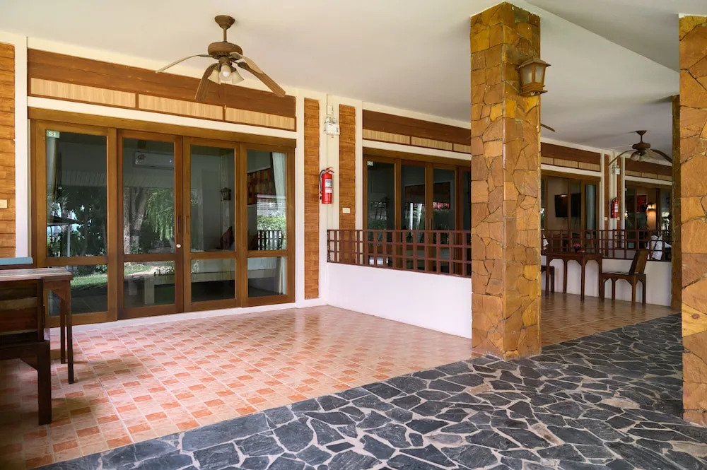 Uthai River Lake Resort — Uthai Thani