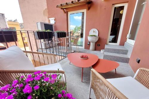 YCH Elegant flat with terrace to Trastevere — 4-Star Luxury Hotel in Rome, Italy