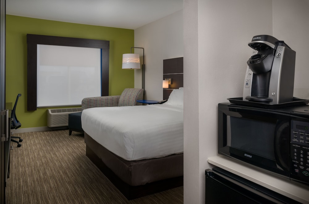Holiday Inn Express & Suites Lawrence by IHG - photo 10