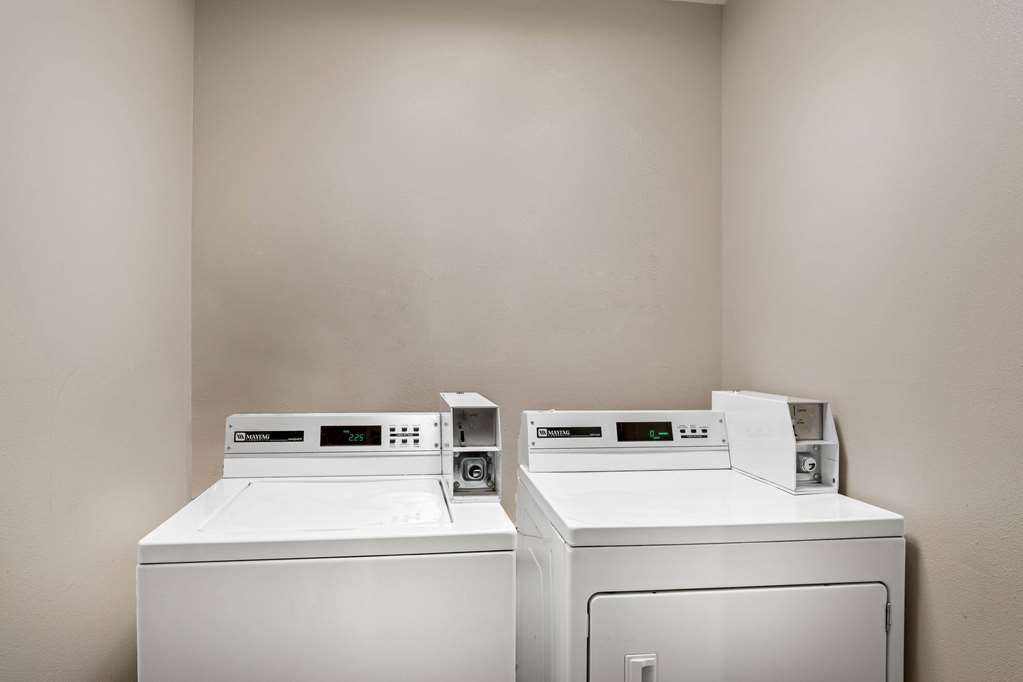 La Quinta Inn & Suites by Wyndham Hartford Bradley Airport - photo 46