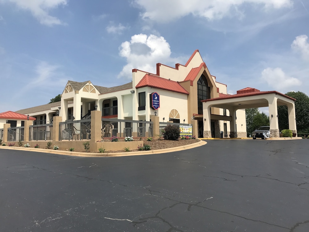 Carolina Inn & Suites of Lake Norman - photo 21