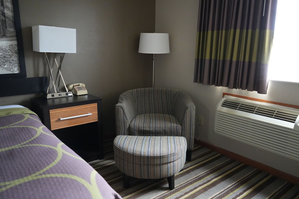 Watseka 24 Inn & Suites - photo 21
