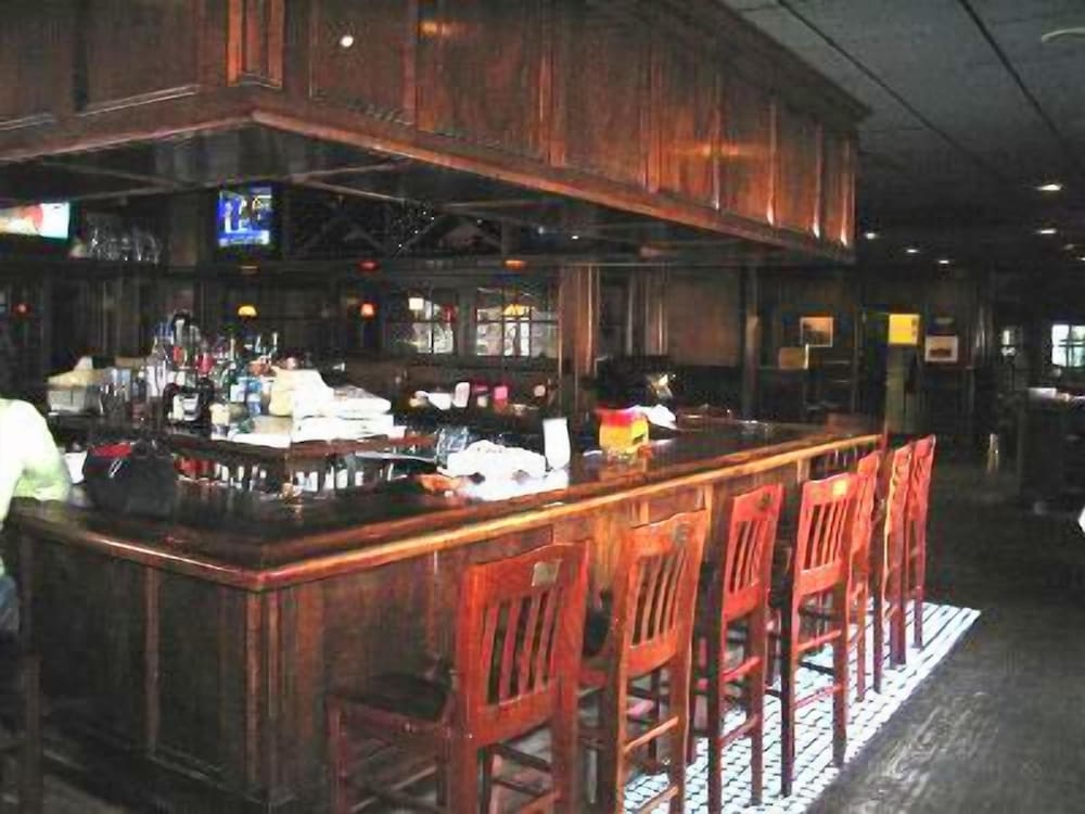 Colts Neck Inn Hotel - photo 35