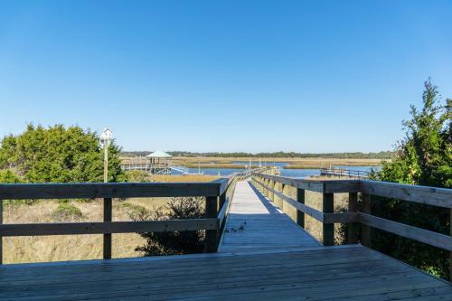 Two Buoys And A Gull by Oak Island Accommodations - photo 34