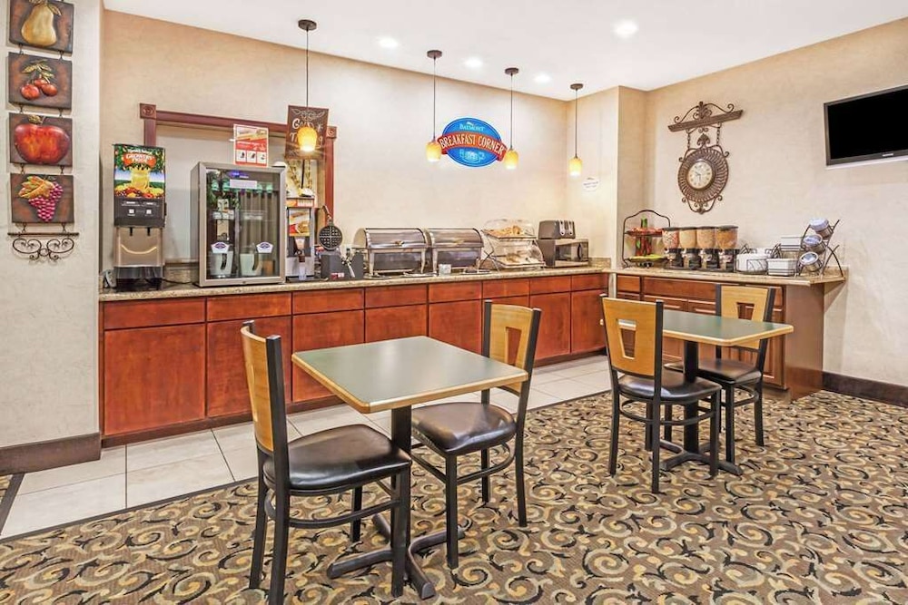Grander Inn & Suites - photo 26