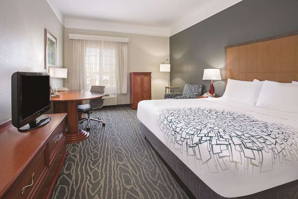 La Quinta Inn & Suites by Wyndham Gallup - photo 21