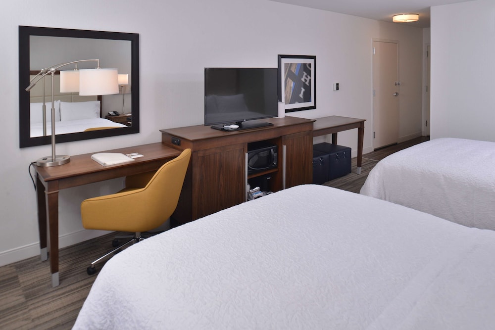 Hampton Inn & Suites Ann Arbor West - photo 23