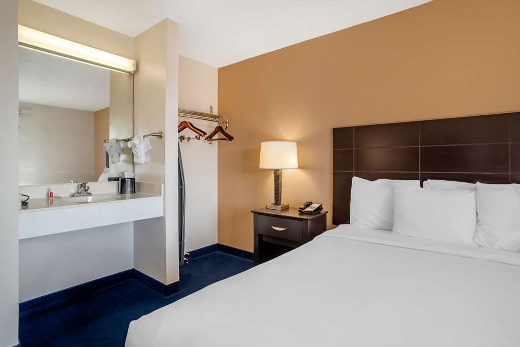 Econo Lodge Inn & Suites Rehoboth Beach - photo 20