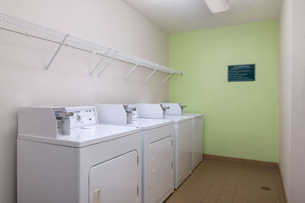 La Quinta Inn & Suites by Wyndham Savannah Airport Pooler - photo 27