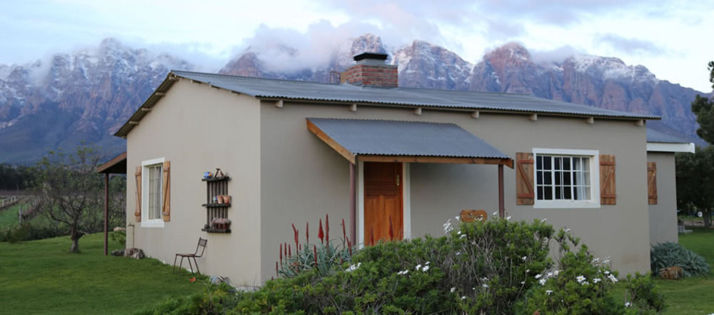 Seven Oaks Vineyard Cottages — 4-Star Luxury Hotel in Cape Town, South Africa