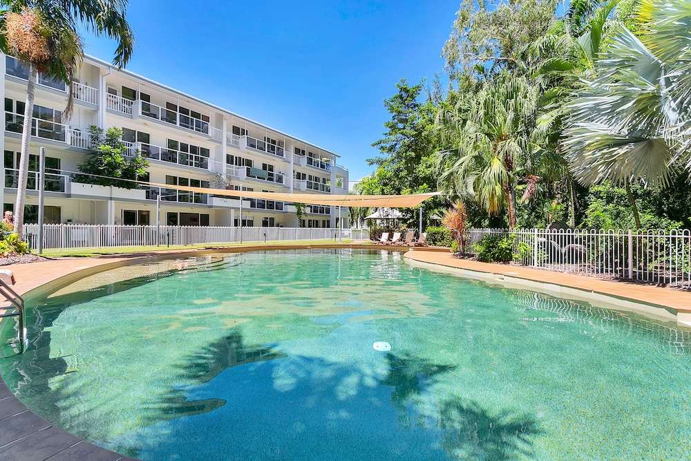 Coral Coast Resort Apartment Palm Cove — 4-Star Luxury Hotel in Palm Cove, Australia