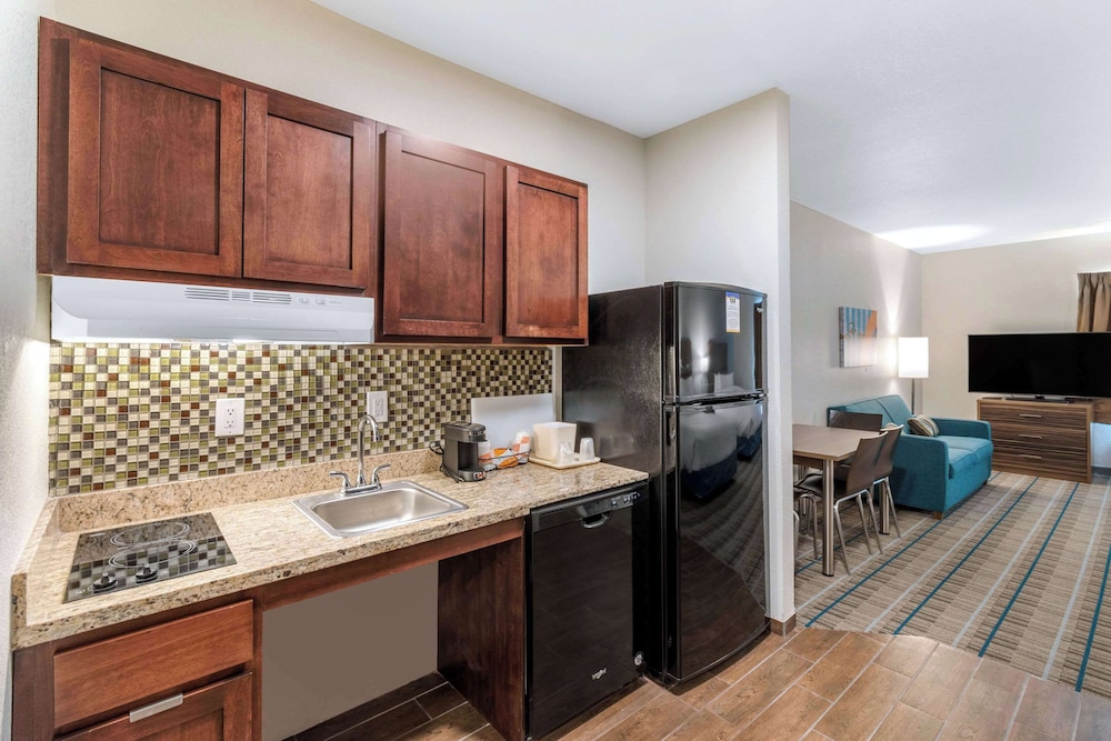 MainStay Suites Denver International Airport - photo 18