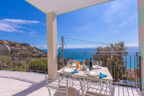 Serena 1 Amazing Sea View Happy Rentals — 4-Star Luxury Hotel in Alassio, Italy