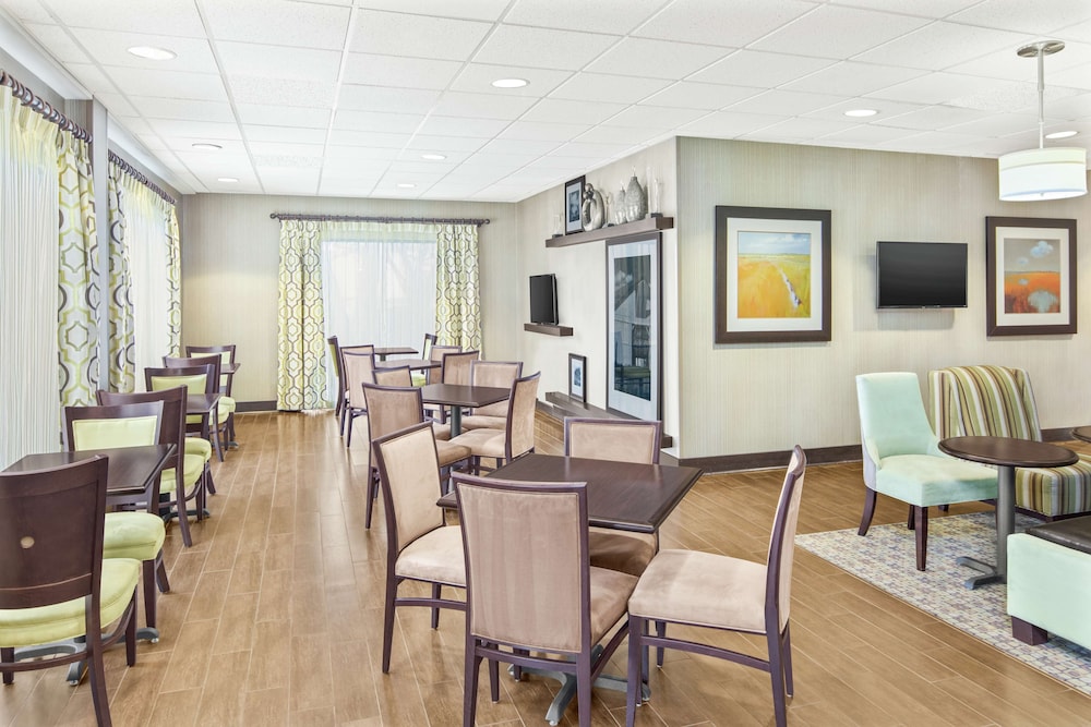 Hampton Inn Thomasville - photo 16