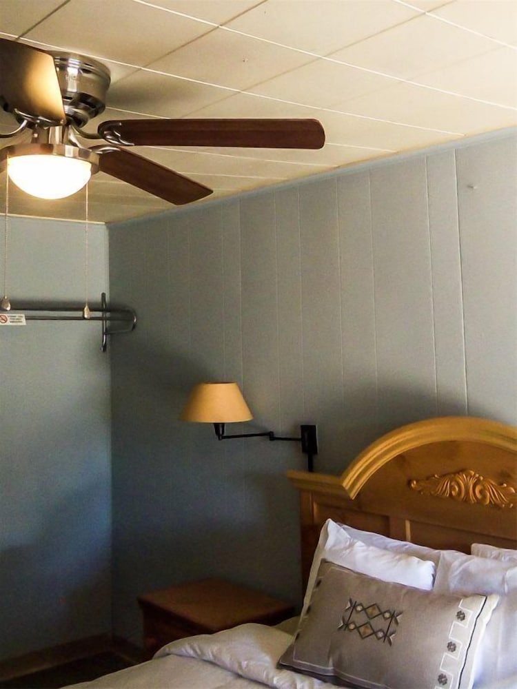 The Gold Pan Motel - photo 24