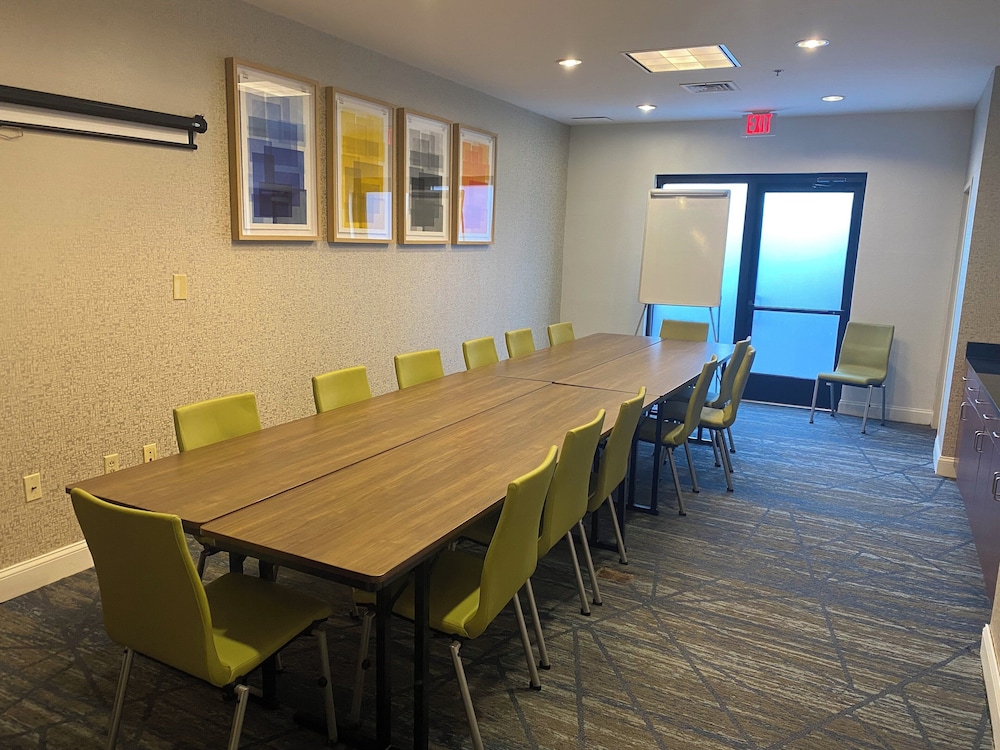 Holiday Inn Express Hotel & Suites Dyersburg by IHG - photo 55